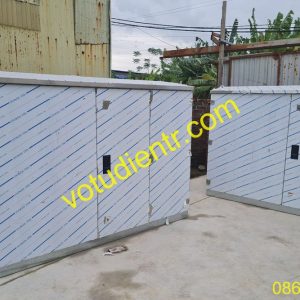 Dưới đây là thông số kỹ thuật của vỏ tủ điện Inox 304 ngoài trời 400x300x200x1.0 do Vỏ tủ điện TR là đơn vị trực tiếp thi công sản xuất theo yêu cầu và thiết kế của quý khách hàng. Loại: Vỏ tủ điện ngoài trời Chất liệu : Inox 304 Thiết kế tủ : Tủ dạng 1 lớp cánh, bên trong dùng panel để lắp thiết bị Chiều cao : 400mm Chiều rộng : 300mm Chiều sâu : 200mm Độ dày thép : 1.0mm Cơ sở sản xuất: Vỏ tủ điện TR