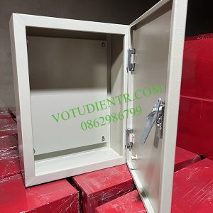 Tủ điện 400x300x150 lắp nổi trong nhà có sẵn