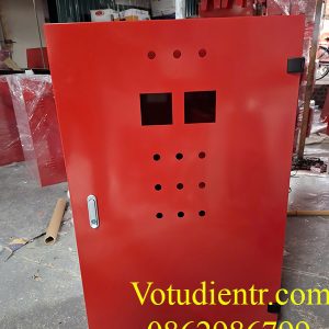 Tủ điện 1 lớp cánh 800x500x250mm sơn tĩnh điện màu đỏ, có tấm panel đục lỗ theo yêu cầu giá rẻ Hà Nội