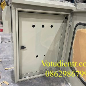 Vỏ tủ điện ngoài trời 2 lớp cánh có mái có hèm bẫy nước kích thước 600x400x200x1mm sơn tĩnh điện màu ghi cánh ngoài mica giá tốt tại xưởng Hà Nội và Hải Phòng