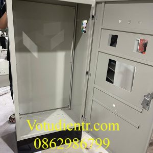 Vỏ tủ điện trong nhà 1400x600x350x1.2mm có chân đế khoét lỗ sườn giá xưởng