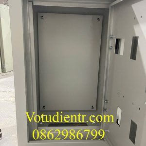 Alternative view of Tủ điện 2 lớp cánh trong nhà 600x300x250x1mm khoét lỗ chân đế giá xưởng