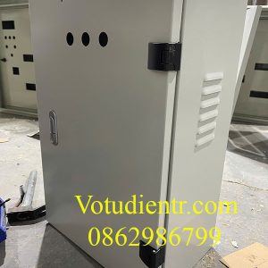 Tủ điện 2 lớp cánh trong nhà 600x300x250x1mm khoét lỗ chân đế giá xưởng